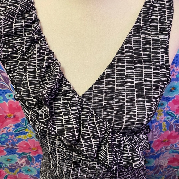 💕3 for $20💕 Asymmetrical blouse with ruffles - Picture 3 of 7